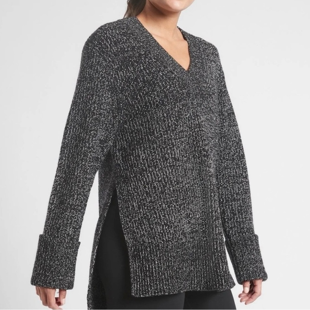 Athleta Shasta V-neck sweater - size M